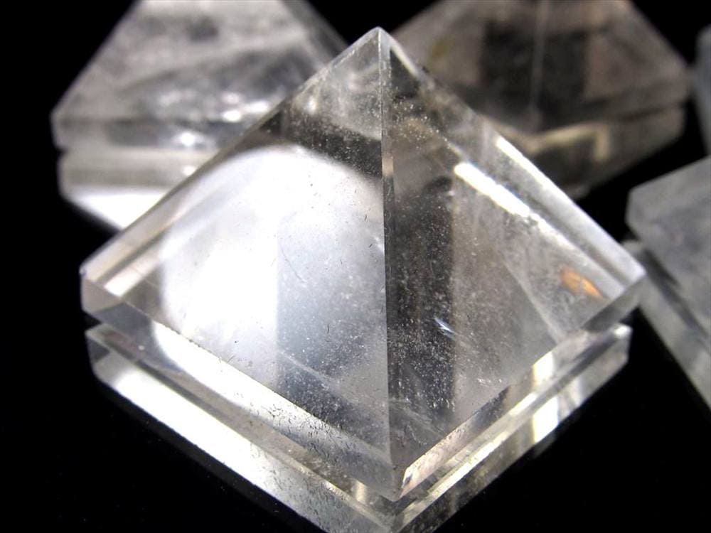 水晶 クリスタル ピラミッド 4月の誕生石 天然石