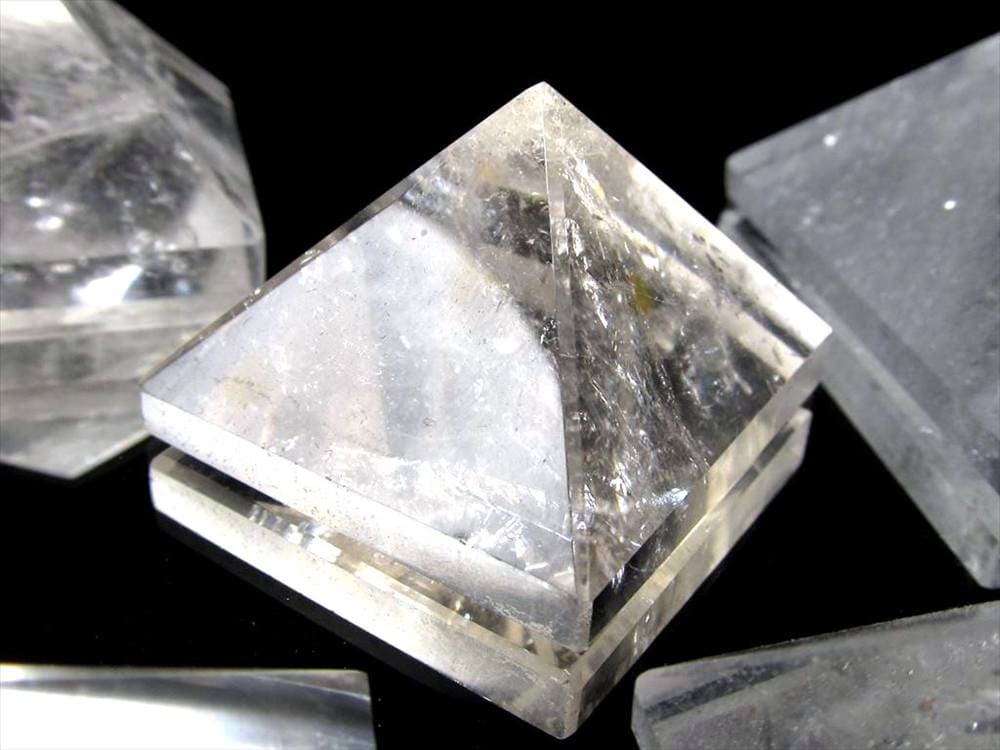 水晶 クリスタル ピラミッド 4月の誕生石 天然石