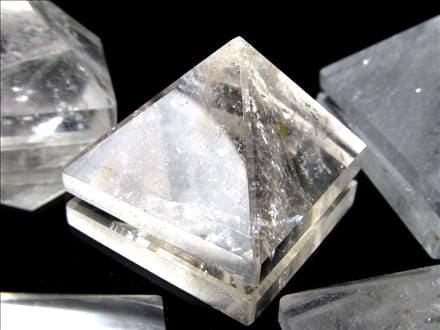 水晶 クリスタル ピラミッド 4月の誕生石 天然石