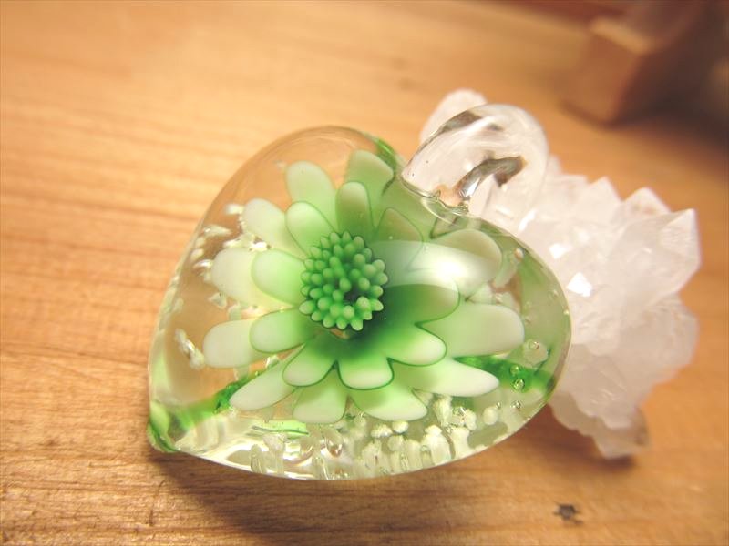 ★感謝品★ハンドクラフト【ガラス細工『蓄光タイプ』フラワーグラスペンダント】❤️ ☆感謝品☆ハンドクラフト【ガラス細工『蓄光タイプ』フラワー