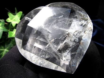 天然水晶 ハートカット オブジェ ブラジル産 置物