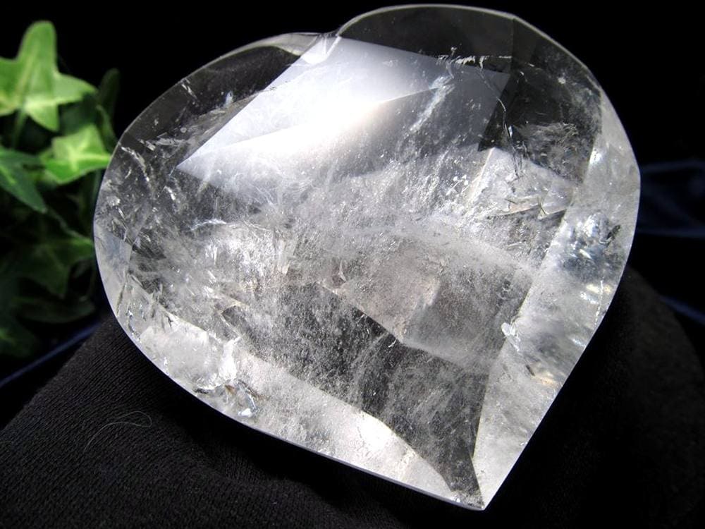 天然水晶 ハートカット オブジェ ブラジル産 置物