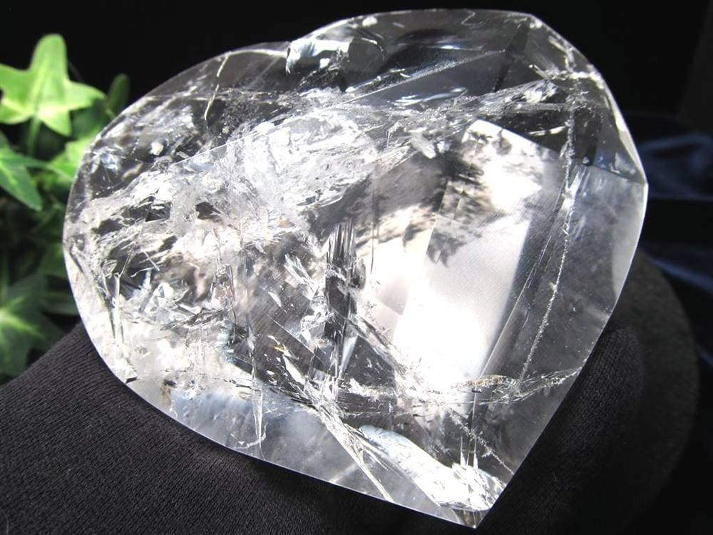 天然水晶 ハートカット オブジェ ブラジル産 置物