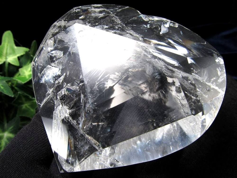 天然水晶 ハートカット オブジェ ブラジル産 置物