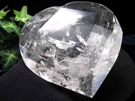 天然水晶 ハートカット オブジェ ブラジル産 置物