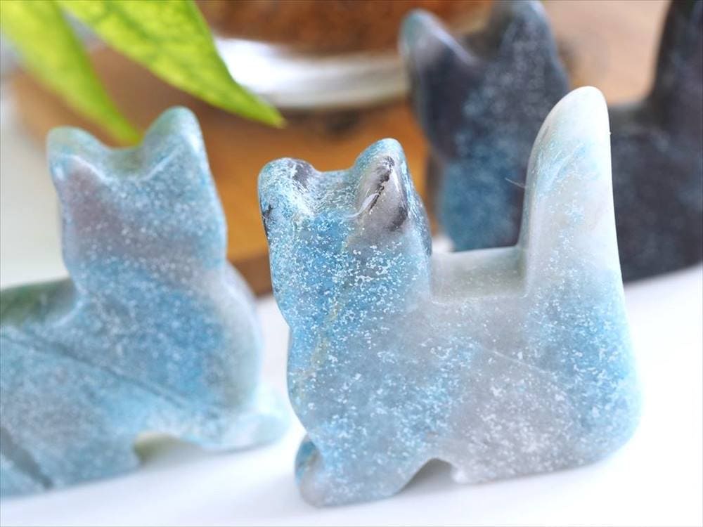 トロレアイトインクォーツ トロール石 猫 キャット 置物
