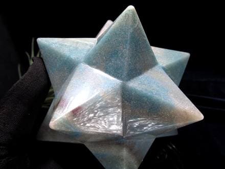 アステロイド トロレアイトインクォーツ トロール石 小星型12面体 置物