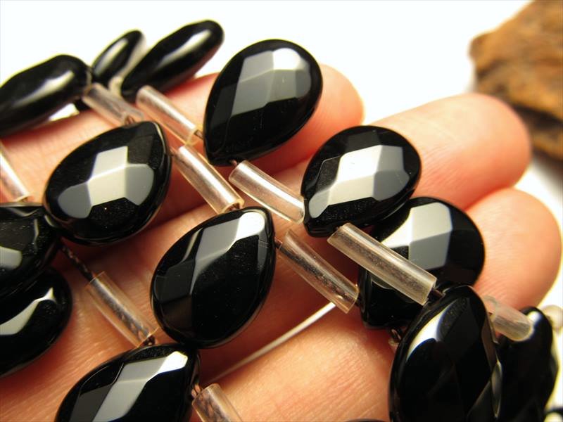 ★格安お買い得★成功の象徴☆【13.5-14mm♢カット♢ブラックオニキス】❤ ☆格安お買い得☆成功の象徴☆【13.5-14mm♢カット♢ブラック