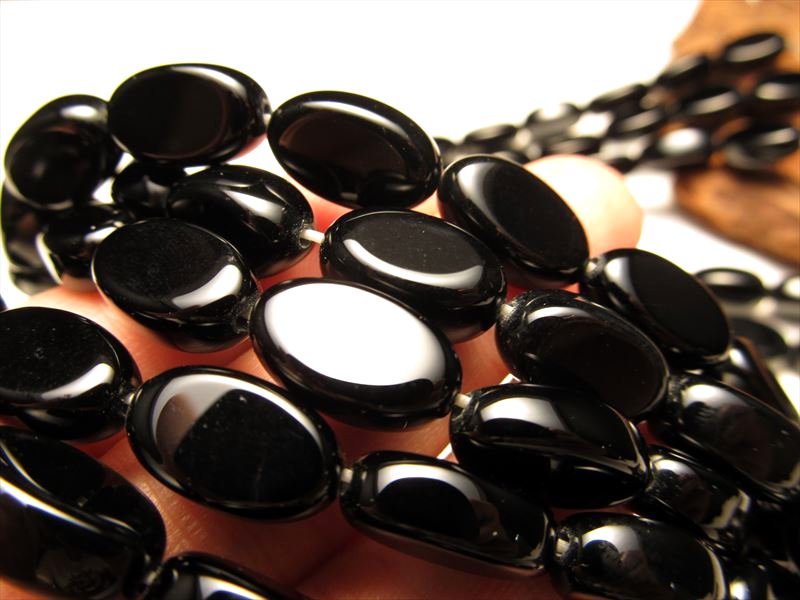 ブラックオニキス 縦穴フラットオーバル型