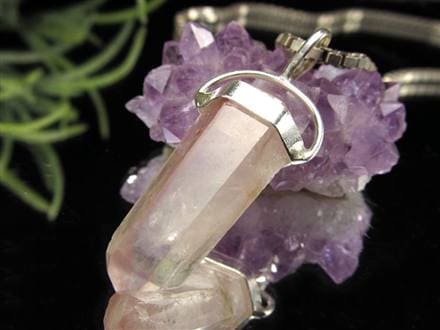 リチウムクォーツ 水晶 ペンダントトップ ポイント ネックレス