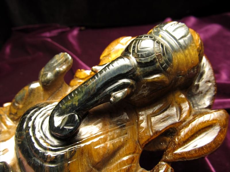 ◇極上一級彫り！☆人気！夢を叶える象☆財運・仕事運の虎目石☆極上