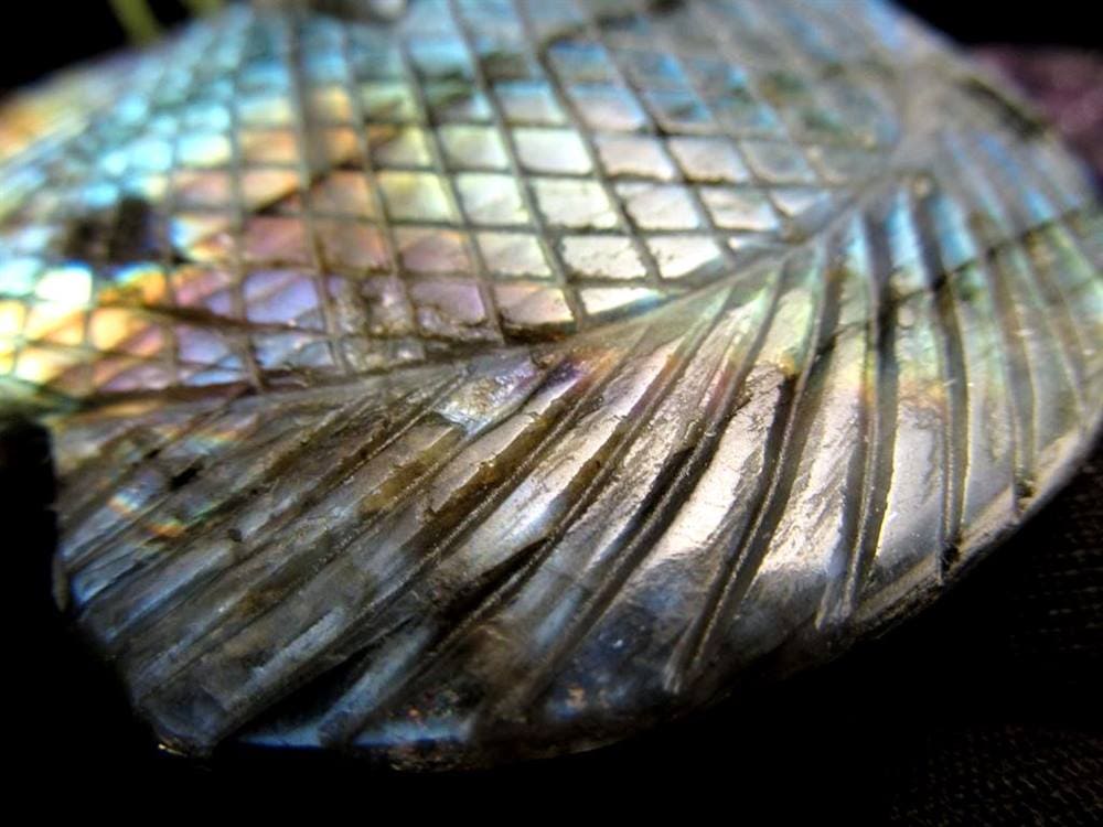 ディスカス 置物 ラブラドライト 熱帯魚の王様 彫刻