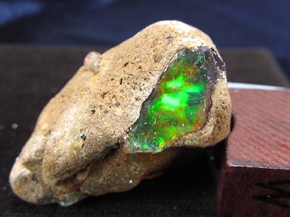 オパール 蛋白石 原石 エチオピア産 遊色