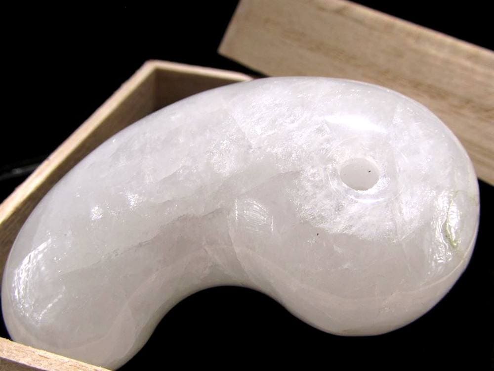 甲州白雲石 水晶 勾玉 4月誕生石 天然石