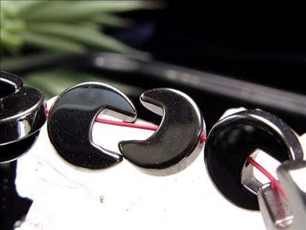 ヘマタイト 赤鉄鉱U字型 ビーズ連 連材