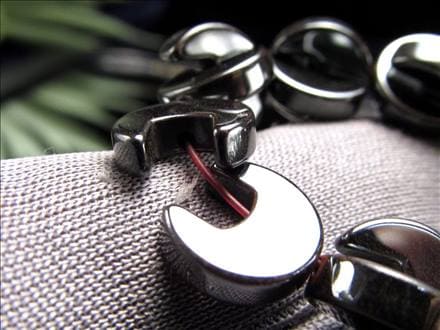 ヘマタイト 赤鉄鉱U字型 ビーズ連 連材