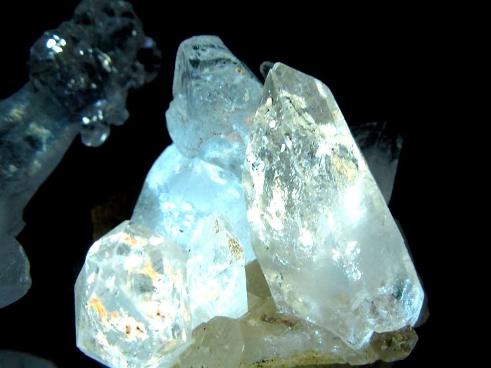 オイルクォーツ 石油入り水晶 結晶 原石