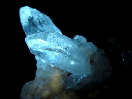 オイルクォーツ 石油入り水晶 結晶 原石