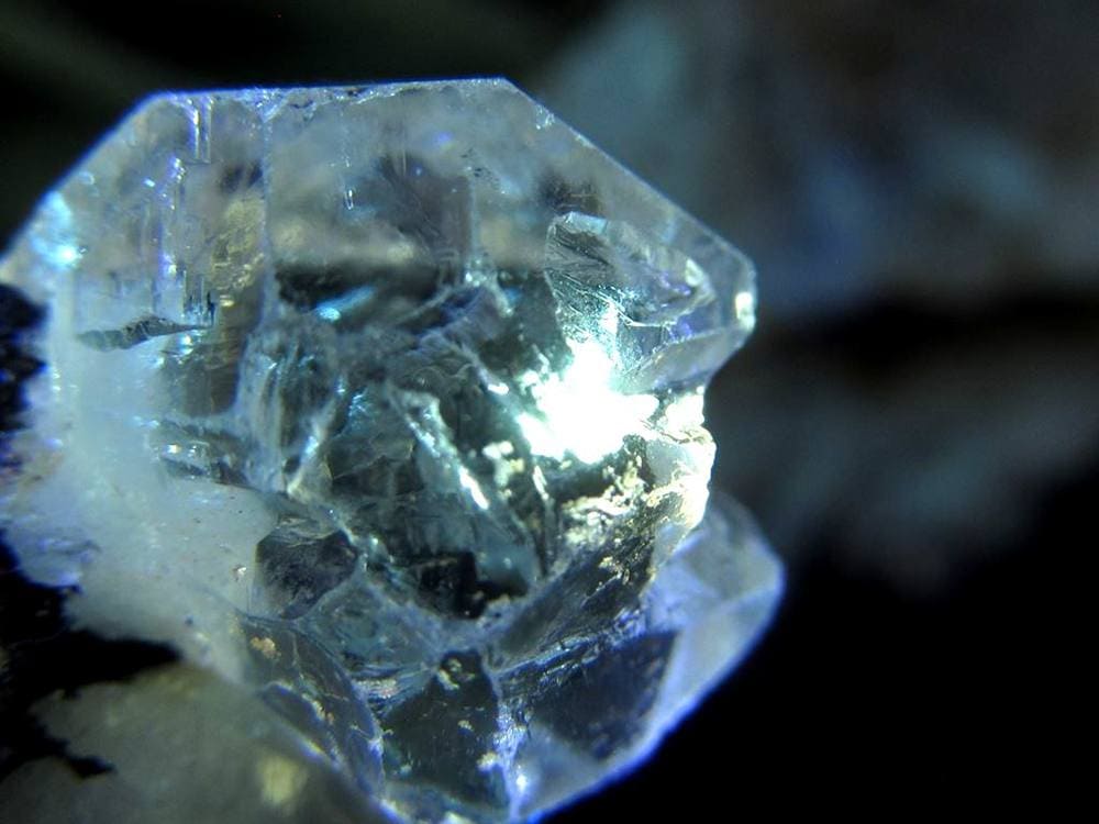 オイルクォーツ 石油入り水晶 結晶 原石