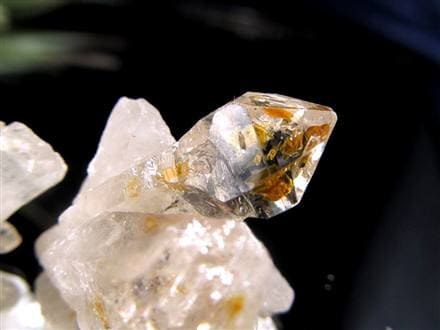 オイルクォーツ 石油入り水晶 結晶 原石