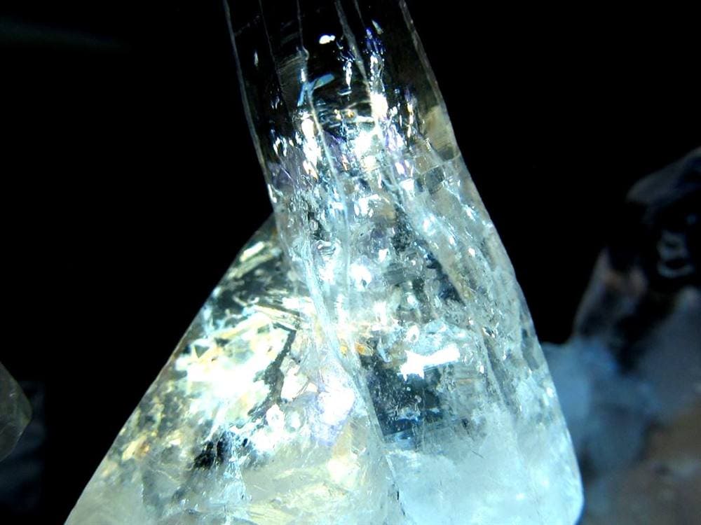 オイルクォーツ 石油入り水晶 結晶 原石