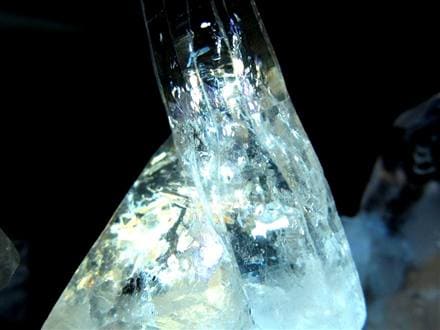 オイルクォーツ 石油入り水晶 結晶 原石
