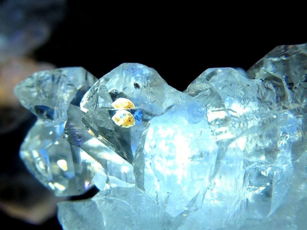 オイルクォーツ 石油入り水晶 結晶 原石