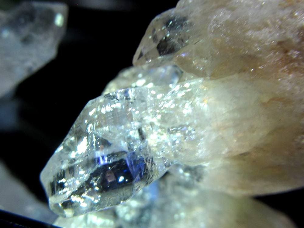 オイルクォーツ 石油入り水晶 結晶 原石