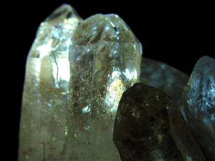 オイルクォーツ 石油入り水晶 結晶 原石