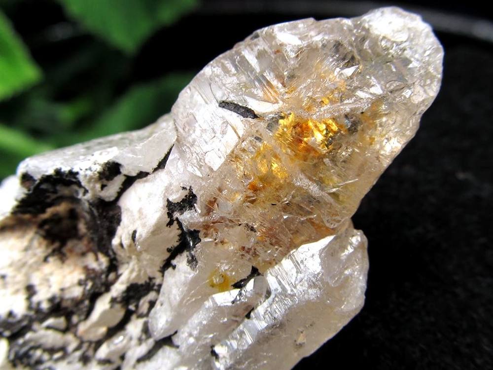 オイルクォーツ 石油入り水晶 結晶 原石