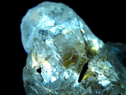 オイルクォーツ 石油入り水晶 結晶 原石