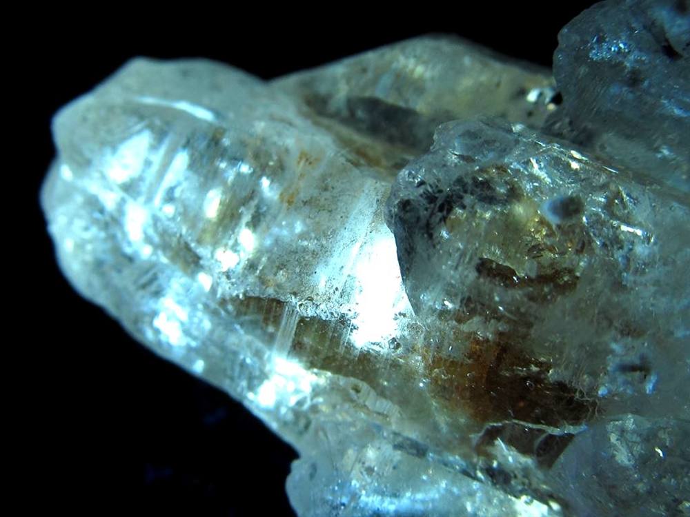 オイルクォーツ 石油入り水晶 結晶 原石