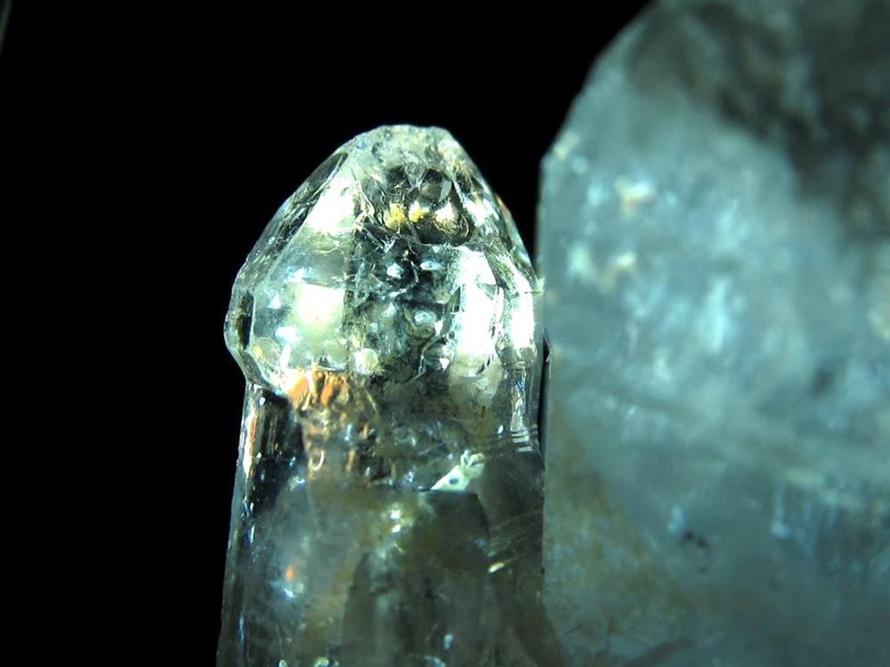 オイルクォーツ 石油入り水晶 結晶 原石