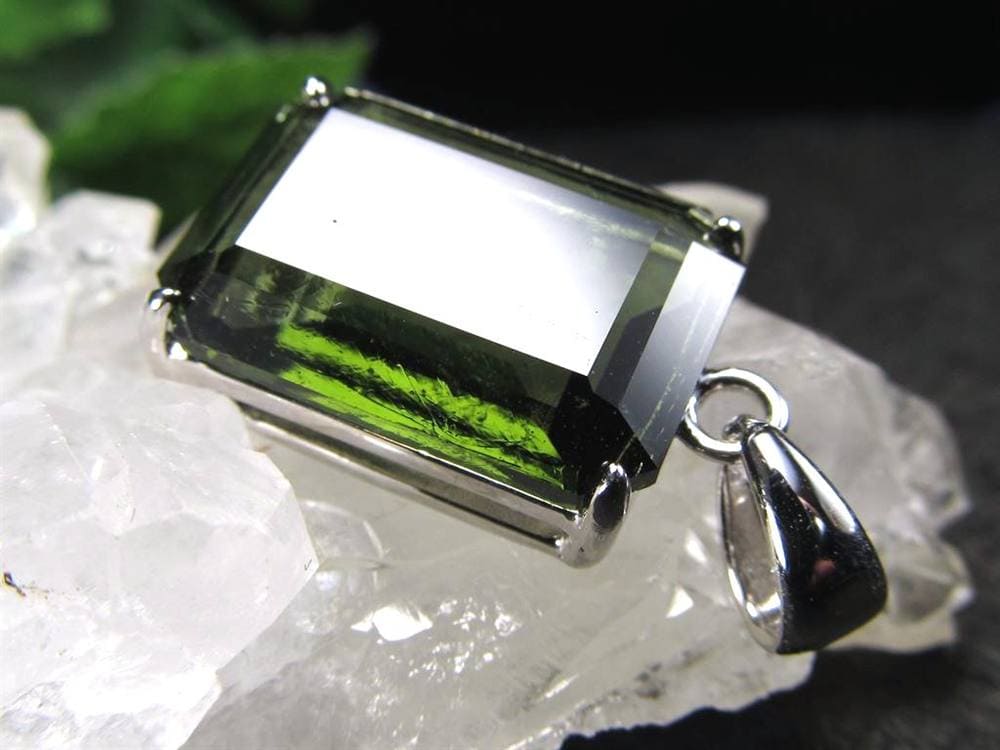 ペンダント アクセサリー 隕石 モルダバイト ナチュラルグラス