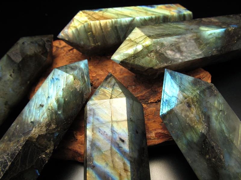 ☆ブルーやゴールドの神秘的な輝きを放つ石☆困難を打開する石☆大人気