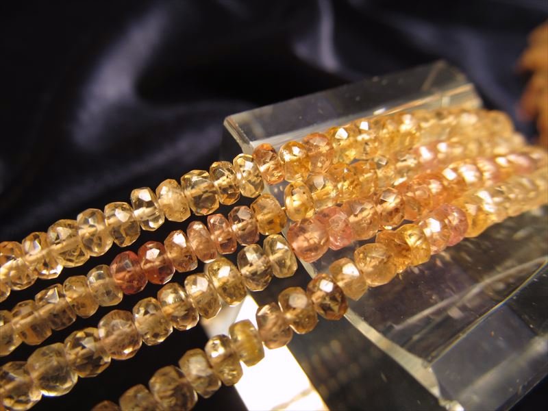 ◆宝石質ネックレス&ブレスパーツ◆極上質のジェムクオリティー 天然石パーツ◆ブラジル産◆宝石質5A　 インペリアルトパーズ◆ワイヤー用【0.3mmワイヤー通し　約40cm】◆ボタンカット　約3.5mm前後◆