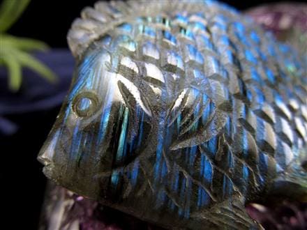 ディスカス 置物 ラブラドライト 熱帯魚の王様 彫刻