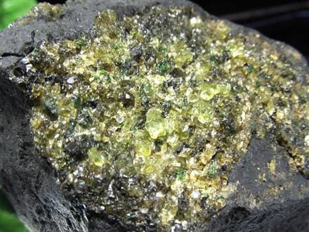 ペリドット オリビン かんらん石 結晶 原石 誕生石