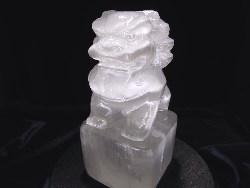 玄関にオススメ 守護神 厄除けで大人気 獅子の神様シーサー 聖母マリアのガラス 幸運 のシンボル 家の守り神やインテリアに 1点物 シーサー 獅子 彫り置物 メキシコ産