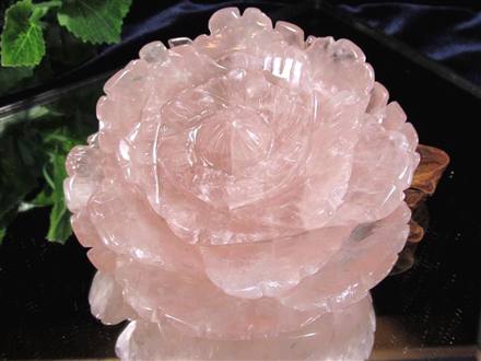 ローズクォーツ 薔薇 彫刻置物 クォーツ 天然石
