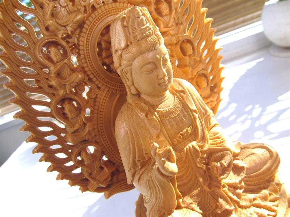 観音 観音菩薩 置物 天然木 彫刻 飛天光背 八角蓮華台座