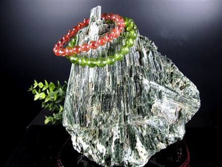 アクチノライト 結晶 原石 緑閃石 かんらん石 グリーンルチル