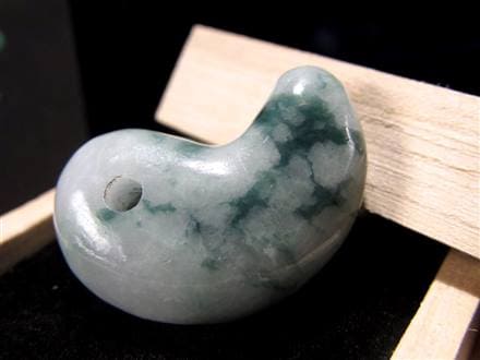 翡翠 勾玉 ジェイド 本翡翠 糸魚川
