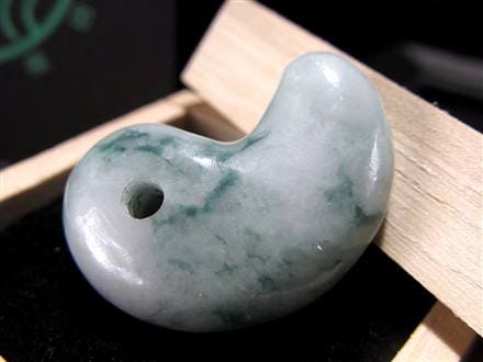 翡翠 勾玉 ジェイド 本翡翠 糸魚川