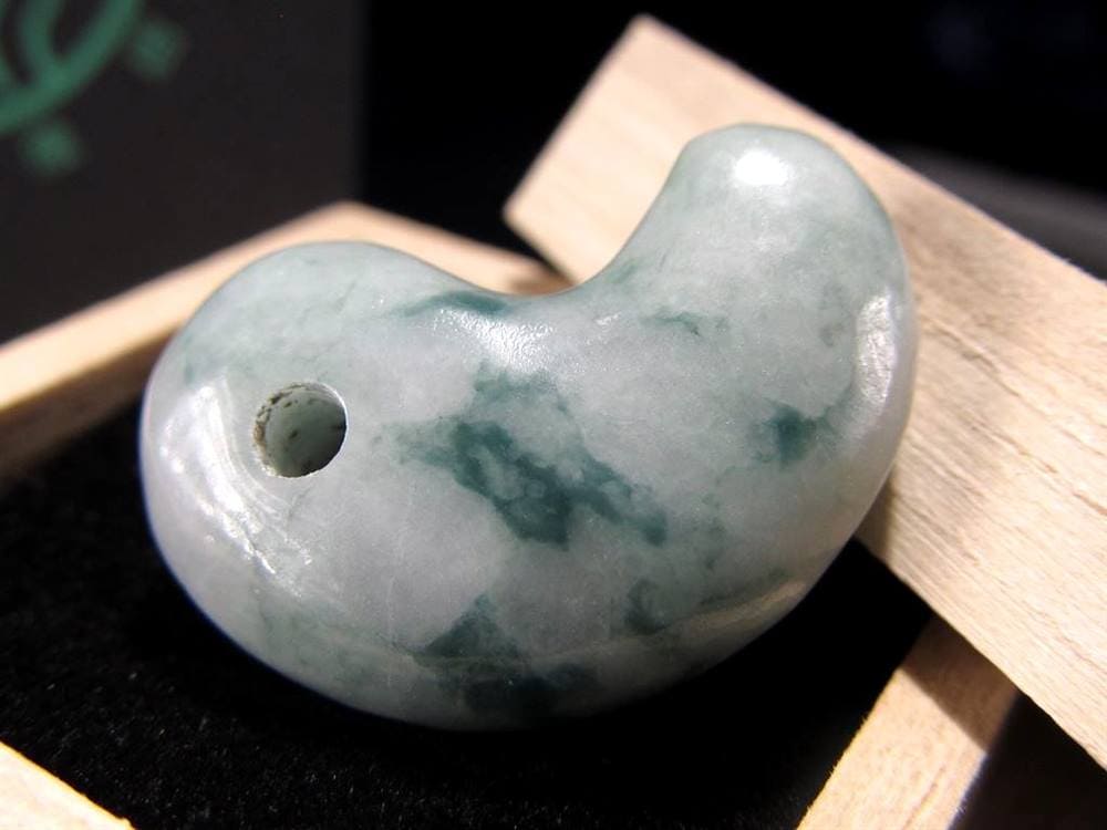 翡翠 勾玉 ジェイド 本翡翠 糸魚川