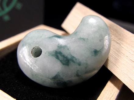 翡翠 勾玉 ジェイド 本翡翠 糸魚川