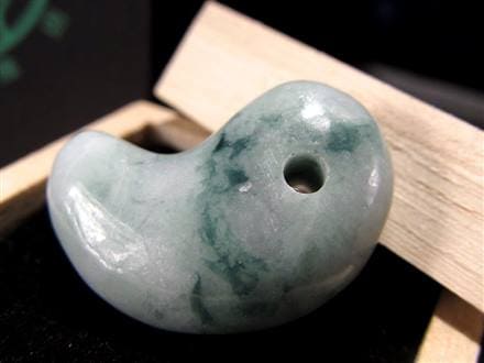 翡翠 勾玉 ジェイド 本翡翠 糸魚川