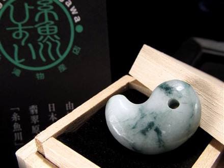 翡翠 勾玉 ジェイド 本翡翠 糸魚川