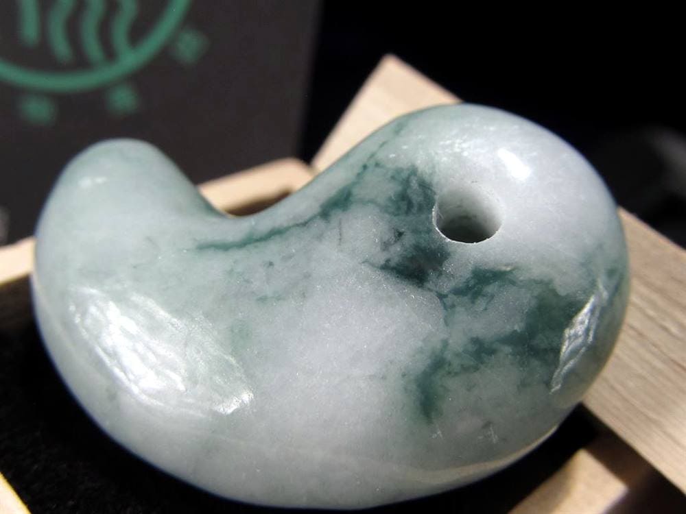 翡翠 勾玉 ジェイド 本翡翠 糸魚川