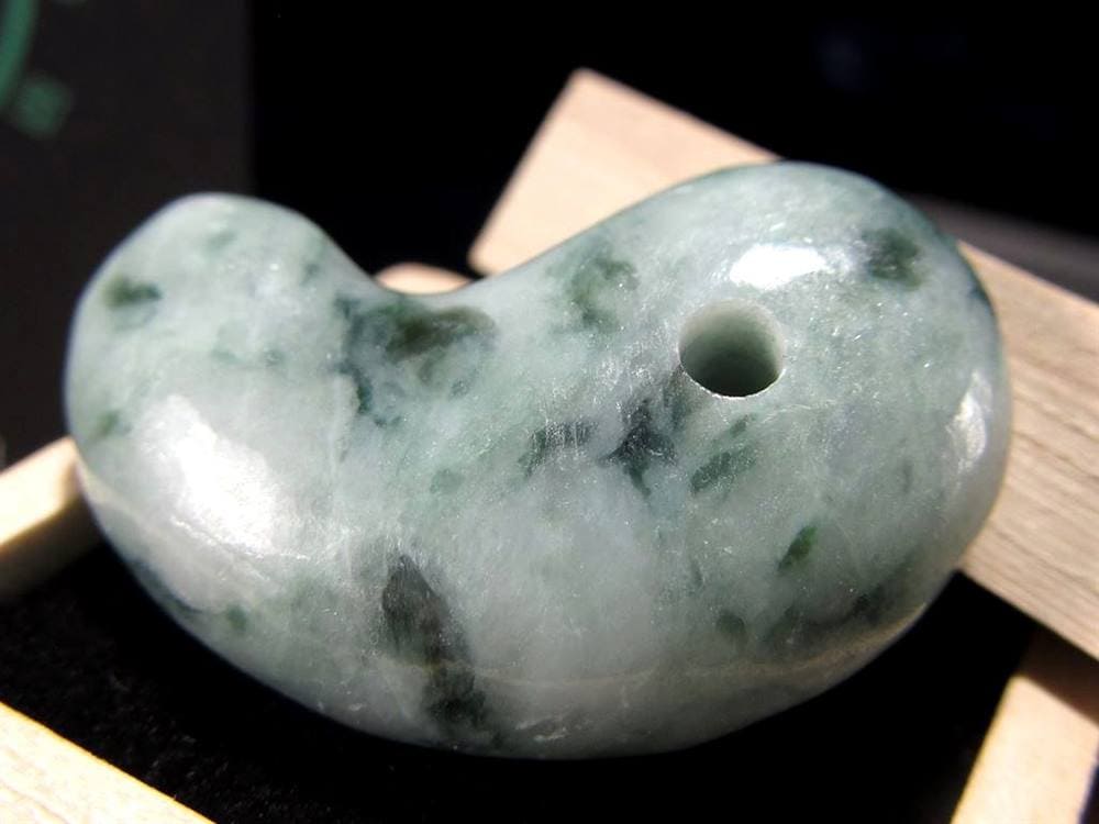 翡翠 勾玉 ジェイド 本翡翠 糸魚川